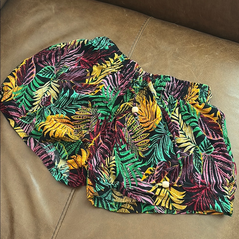 Tropical Leaf Print Women's Shorts